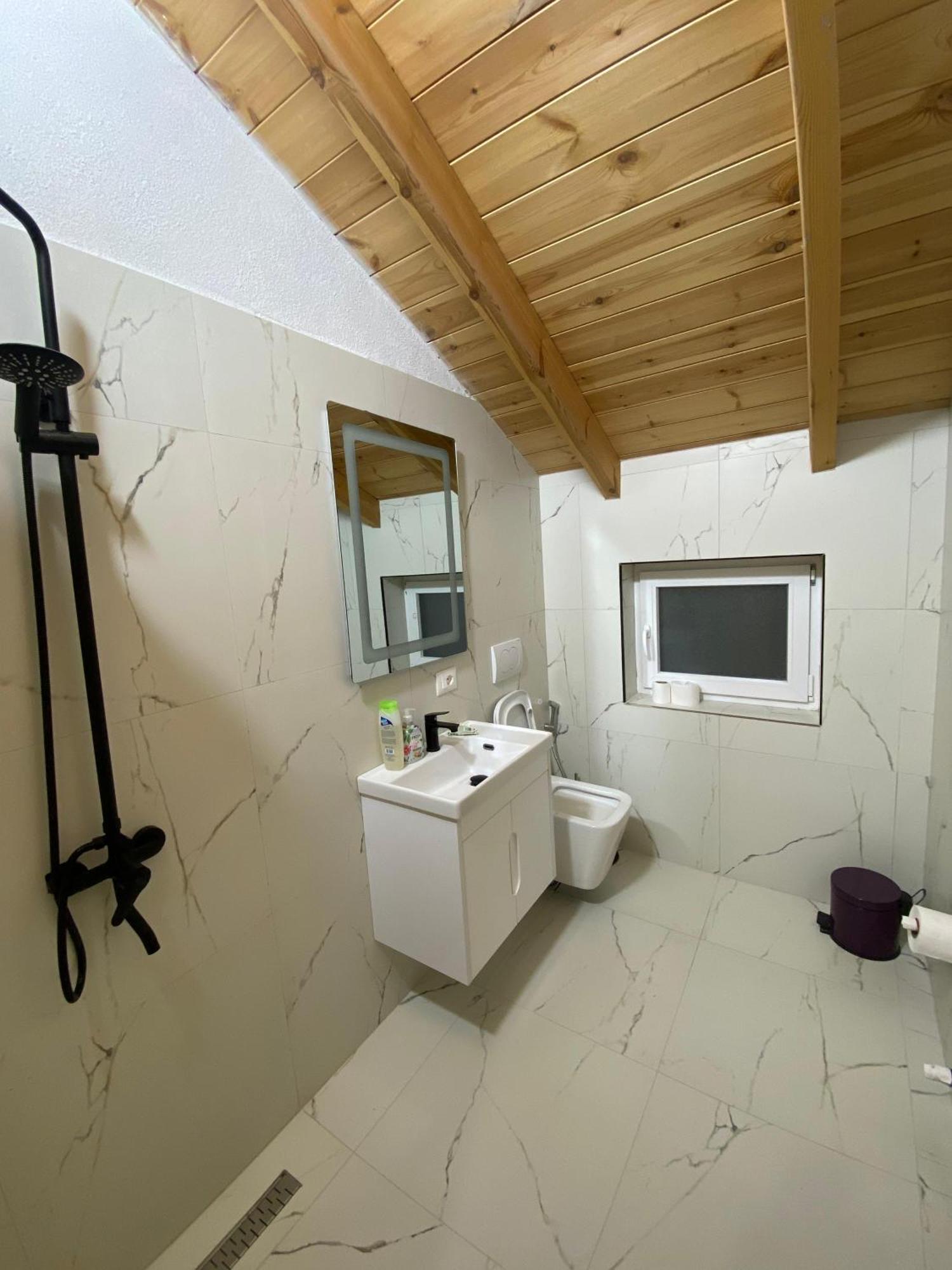 Guest House Korabi Ceren Exterior photo